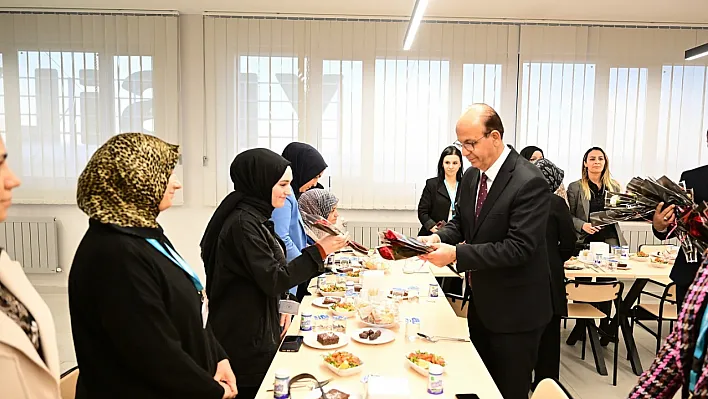 Başkan Geçit'ten Kadın Personellere Jest: İftar ve Karanfil Hediyesi