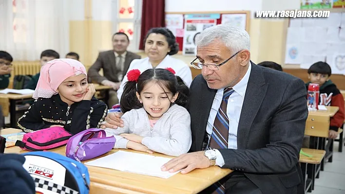Başkan Güder, Çocukların Yüzünü Güldürmeye Devam Ediyor