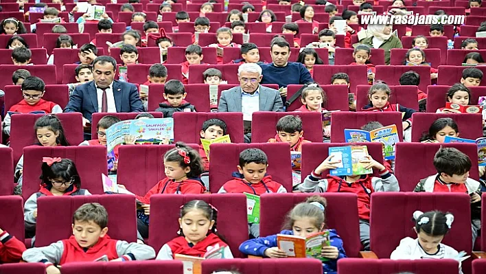 Başkan Güder, Dünya Çocuk Kitapları Haftası Kapsamında Öğrencilerle Birlikte Kitap Okudu