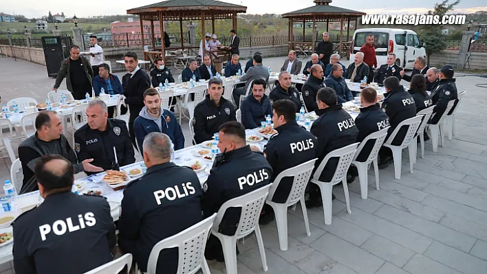 Başkan Güder, Görevli Polislerle İftarda Buluştu