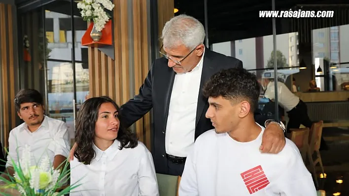 Başkan Güder Her Daim Öğrencilerimizin Yanındayız