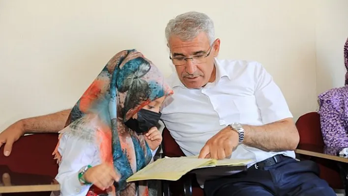 Başkan Güder, Kur'an Kursu Öğrencileri İle Birlikte Derse Katıldı