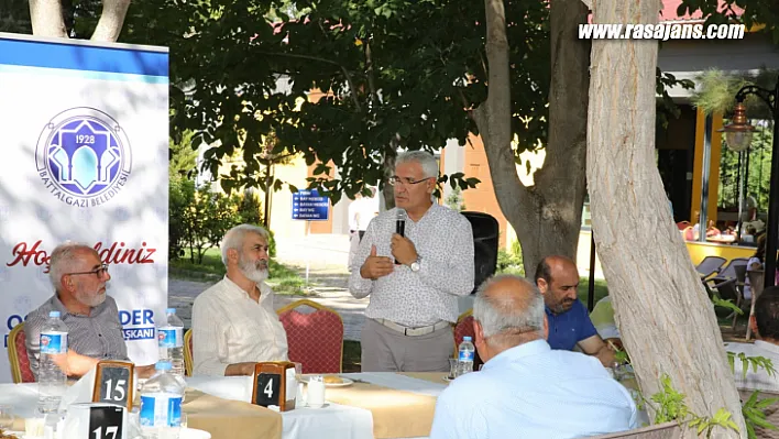 Başkan Güder, Yazar Yücetaş Ve İmam Hatip Lisesi Mezunlarını Ağırladı