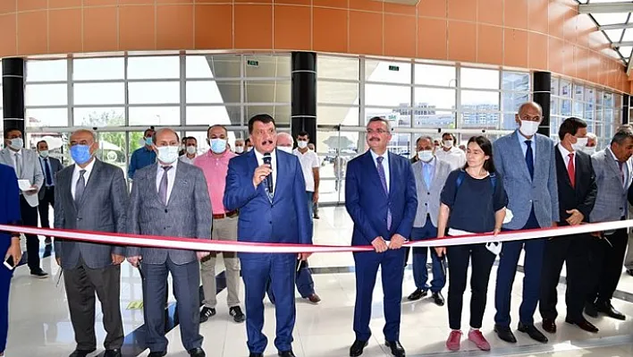 Başkan Gürkan, Çekirdekten Meyveye Kayısı Fotoğraf Sergisinin Açılışını Yaptı