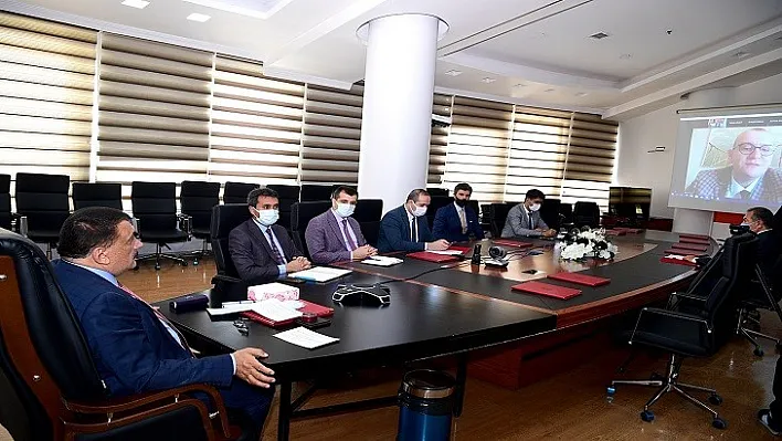 Başkan Gürkan, Cumhuriyet Üniversitesi öğrencileri ile online söyleyişe katıldı