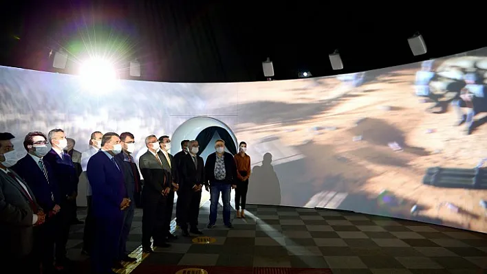 Başkan Gürkan, Dijital Gösterim Merkezini Ziyaret Etti