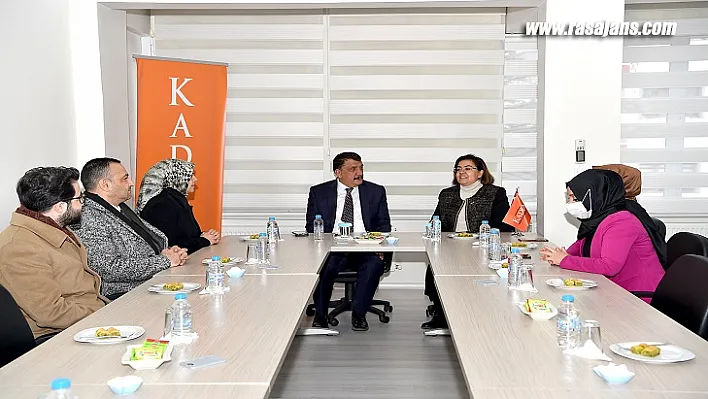 Başkan Gürkan Kadınlarımızın Hak Ve Hukukunun Aranmasında Kadem Lokomotif Görevi Yapıyor