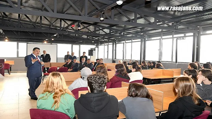 Başkan Gürkan 'Kariyer Günleri' Programına Katıldı