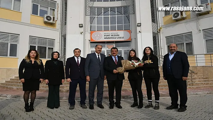 Başkan Gürkan Kariyer Günlerinde öğrencilerle bir araya geldi