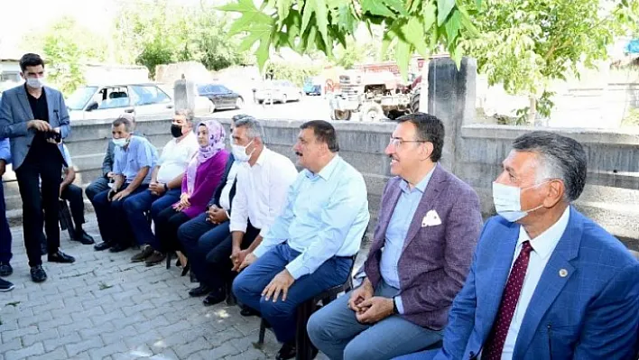 Başkan Gürkan ve Mv. Tüfenkçi Yazıhan İlçesi Kömüşhan Mahallesinde