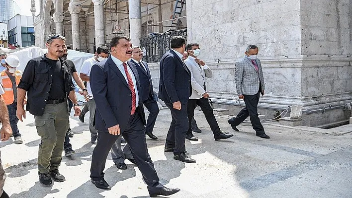 Başkan Gürkan, Yeni Camide Devam Eden Restorasyon Çalışmalarını İnceledi