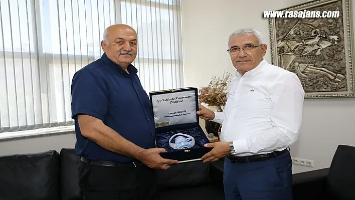 Başkan Osman Güder Den  İl Kültür Ve Turizm Müdürü Ali Cengiz'e Hayırlı Olsun Ziyaretinde Bulundu.