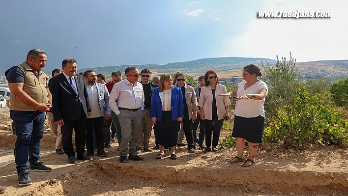 Başkan Şahin, Dülük Antik Kenti'ndeki Kazı Çalışmalarını Ziyaret Etti