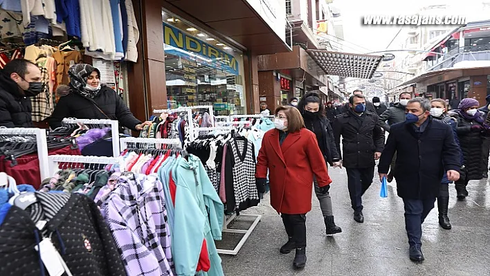 Başkan Şahin Gaziler Caddesi'nde İncelemelerde Bulundu