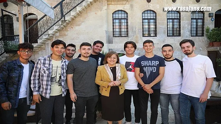 Başkan Şahin Tesislere Yerleşen Üniversitelilerle Bir Araya Geldi