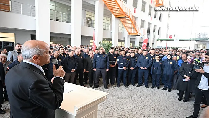 Başkan Sami Er Personelle Bayramlaştı