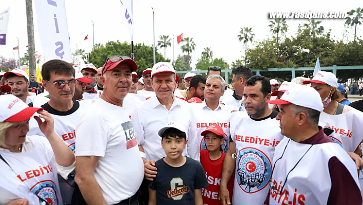Başkan Seçer, 1 Mayıs'ta İşçi Ve Emekçilerle Buluştu