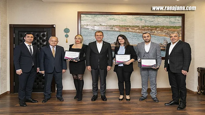 Başkan Seçer'den Başarılı Proje Sunan Personele Teşekkür Belgesi