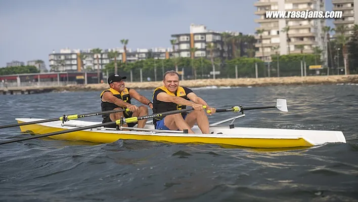 Başkan Seçer Sabah Sporunu Kürekle Yaptı