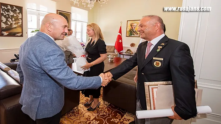 Başkan Soyer'e teşekkür ziyareti