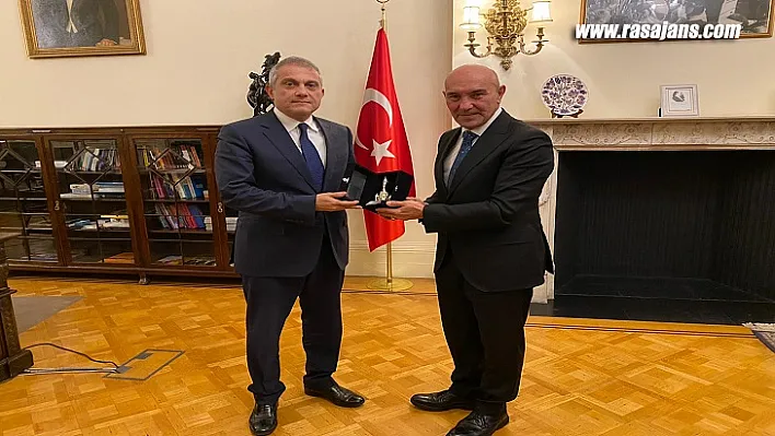 Başkan Soyer Glasgow'da onur konuğu olarak katıldığı Cumhuriyet Balosu'nda konuştu:
