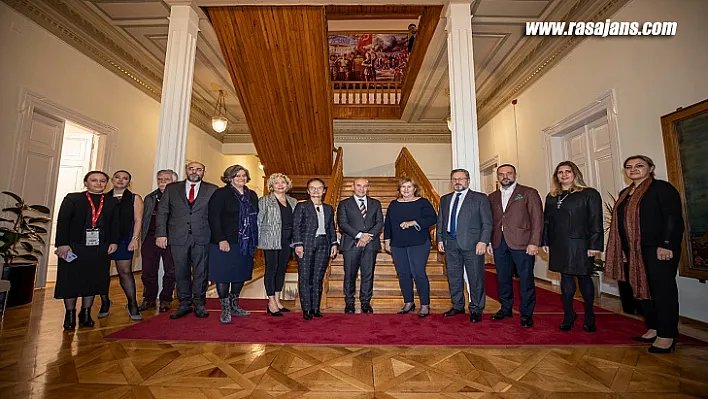 Başkan Soyer, turizm sektörünün temsilcileriyle bir araya geldi