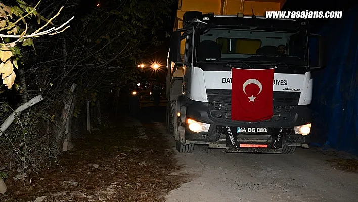 Battalgazi Belediyesi Ekipleri Alacakapı Mahallesi'nde Yol Çalışması Yaptı