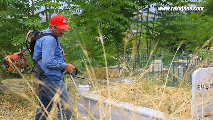 Battalgazi Belediyesi mezarlıkların bakım ve temizliğini sürdürüyor