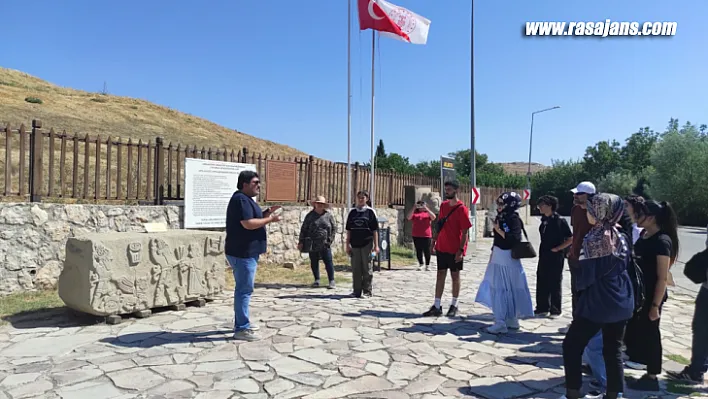 Battalgazi Belediyesi'nden Kursiyer Öğrencilere Arslantepe Gezisi