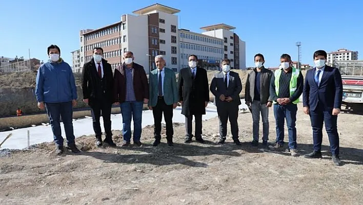 Battalgazi'de Yarı Olimpik Kapalı Yüzme Havuzu İçin İlk Kazma Vuruldu