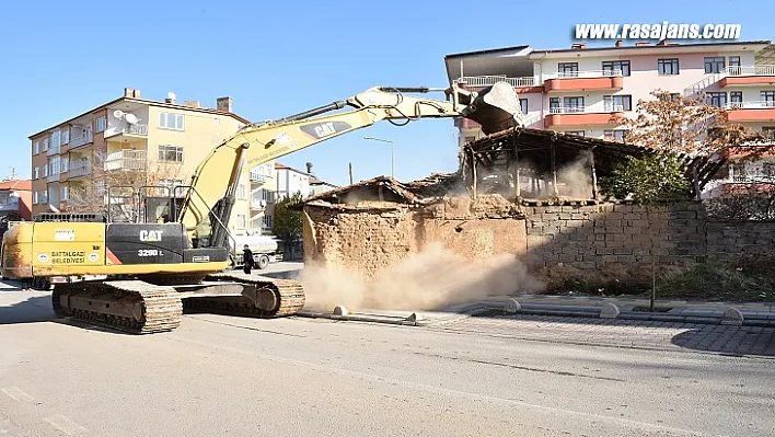 Battalgazi'deki Metruk Binalar Tek Tek Yıkılıyor