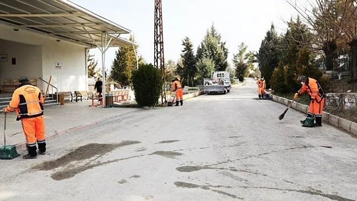 Battalgazi'deki Mezarlıkların Bakımı Başladı