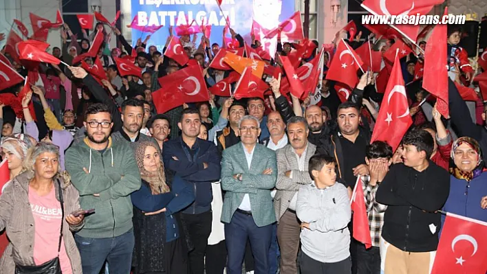 Battalgazililer Cumhurbaşkanı Erdoğan'ın Zaferini Kutladı