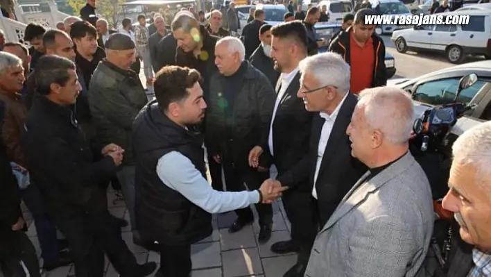 Bayram Namazı Alacakapı Merkez Camii'nde Eda Edildi