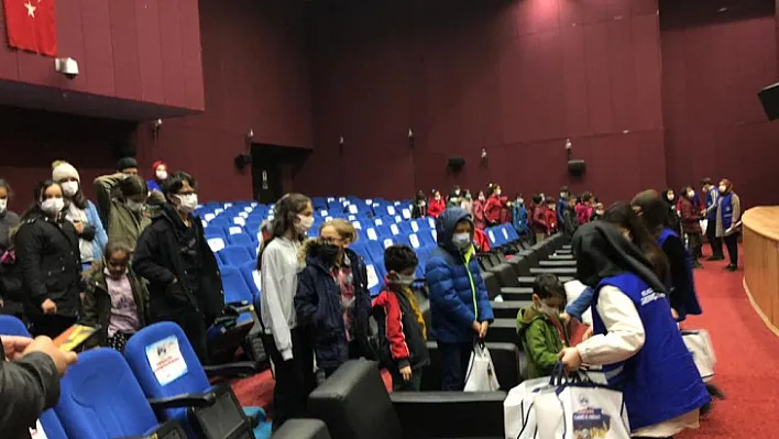 Belediye Gençlik Meclisi Depremzede Çocukları Unutmadı