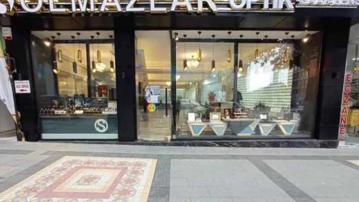 Bölgenin En Büyük Gözlük ve Saat Mağazası Malatya'da Açıldı