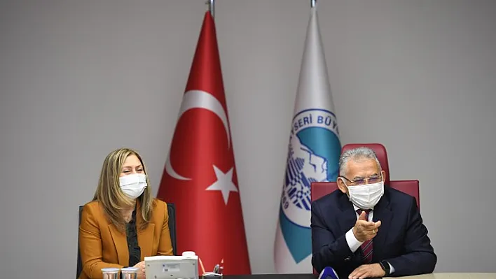 Büyükkılıç, Ak Parti Kayseri Kadın Kolları'nın Yeni Yönetimini Kabul Etti