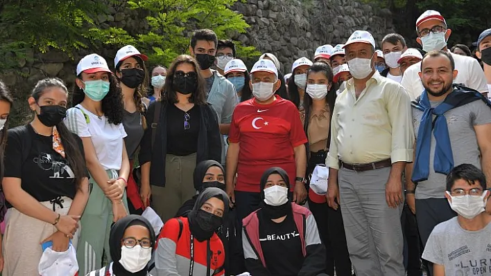 Büyükkılıç, Gençlerle Hem Tarihe Hem De Sağlığa Yolculuk Yaptı