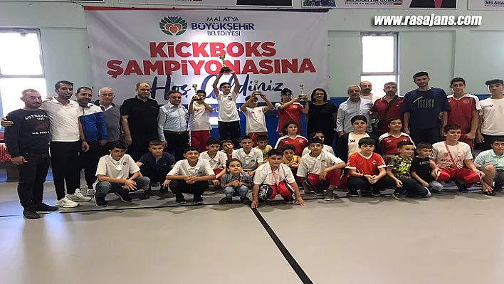 Büyükşehir Belediye Başkanlığı Kick Boks Şampiyonası Sona Erdi