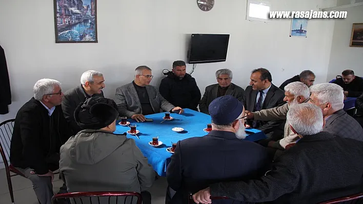 Büyükşehir Belediyesi Bağımsız Adayı Prof. Dr. Gezer, Yazıhan'ı Ziyaret Etti