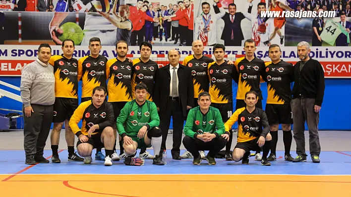 Büyükşehir Belediyesi Birimler Arası Salon Futbol Turnuvası Başladı