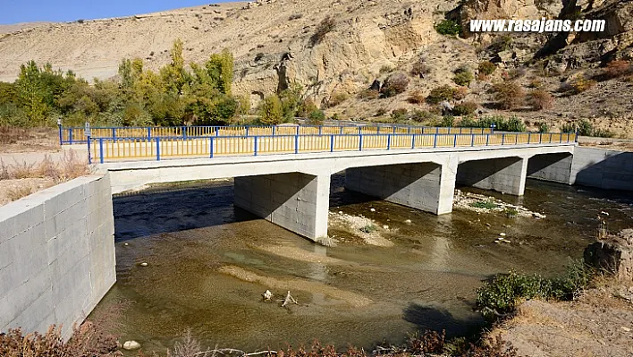 Büyükşehir Belediyesi Yol Güvenliğini Artırmak İçin Köprü, Menfez Ve Taş Duvar İnşa Ediyor