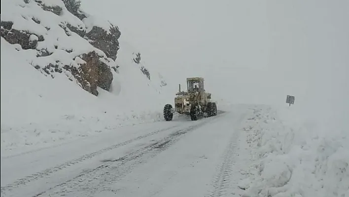 Büyükşehir Belediyesinin Kar Mesaisi Devam Ediyor