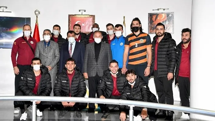 Büyükşehir Erkek Voleybol Takımından Başkan Gürkan'a Ziyaret