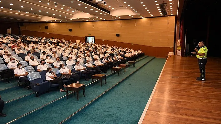 Büyükşehir Şoförleri 'Trafikte Önce Yaya' Eğitimi Aldı