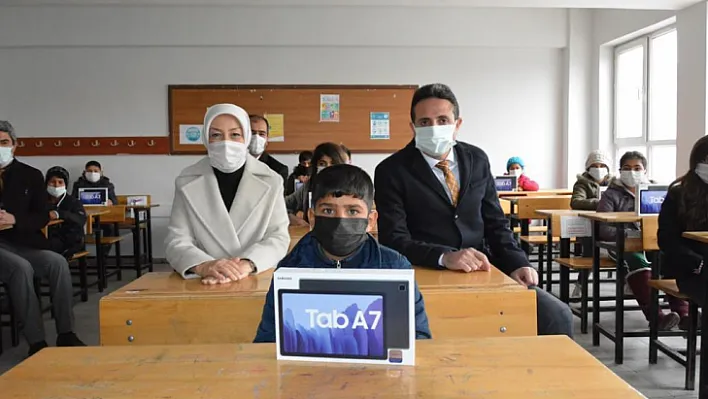 Çalık: Derslik sayısı 18 yılda 2 katına çıktı 