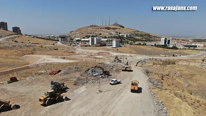 Çamurlu mahallesinde 30 Metrelik Yol Açılıyor