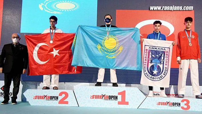 Cevat Çobanlı Ortaokulu Spor Kulübü Tekvando branşında Malatya'nın yıldızı