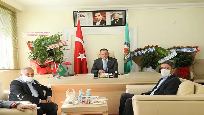 Kiraz'dan Darende Ziraat Odası BaşkanıKaraca'ya hayırlı olsun ziyareti.