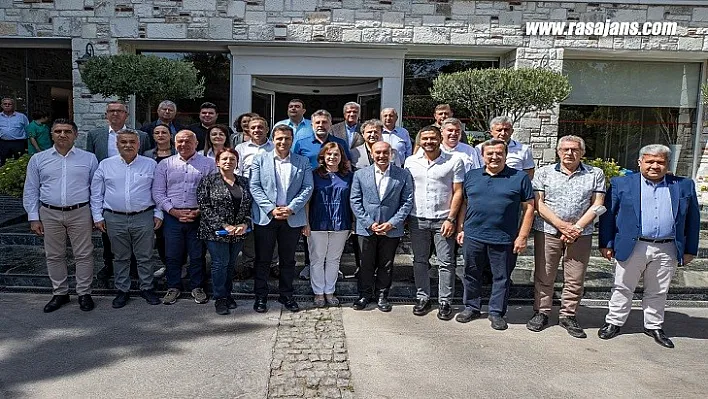 CHP'li ilçe belediye başkanları Foça'da toplandı